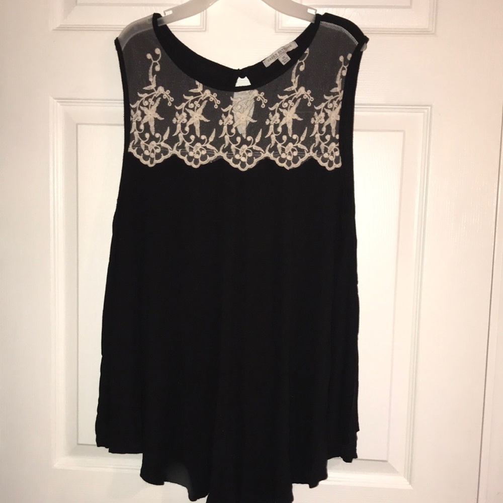 Green Envelope LA Women’s Lacy Sleeveless Blouse